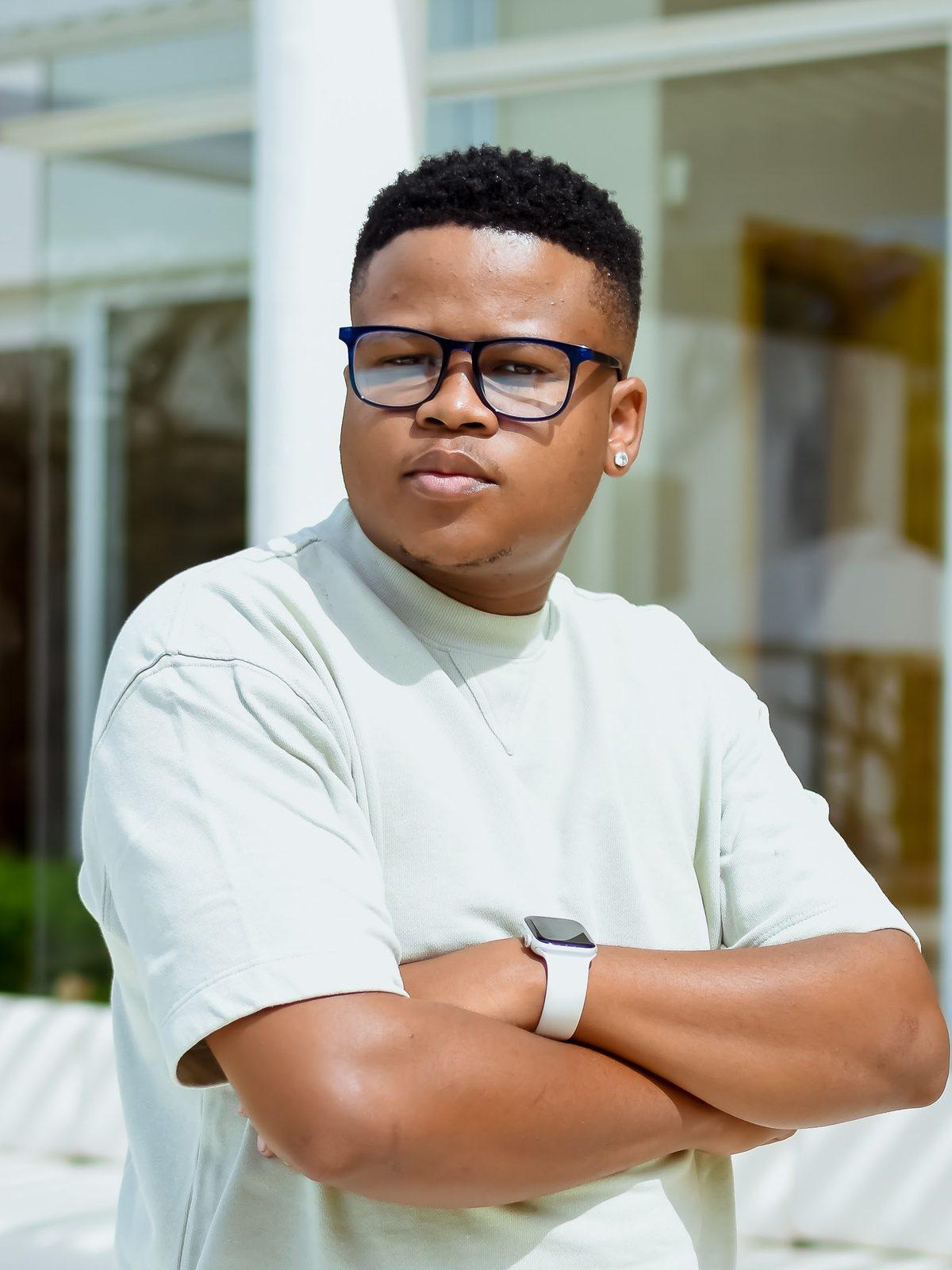 Kgalalelo Mmope, Director
